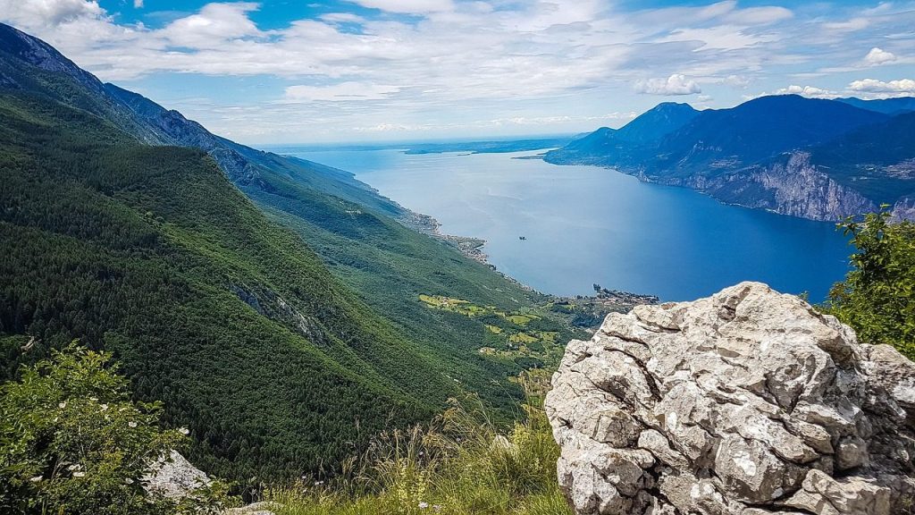 garda, hike, italy, mountains, monte baldo, rock, tourists, descent, rockclimbing, mountain tour, exposed, climb, nature, steep, climber, hiking destination